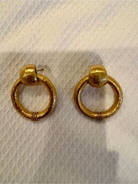 Julie Vos Gold Hammered Large door knocker Earrings